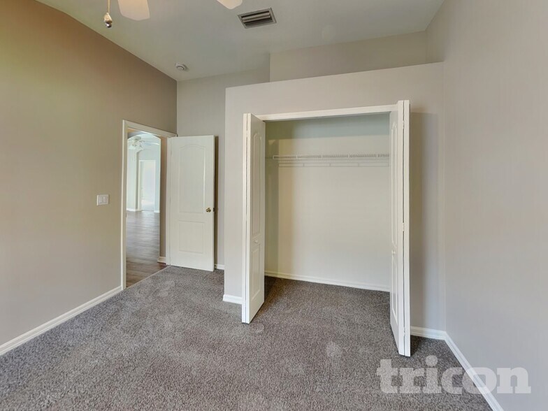 Building Photo - 1926 Sean Wood Cir