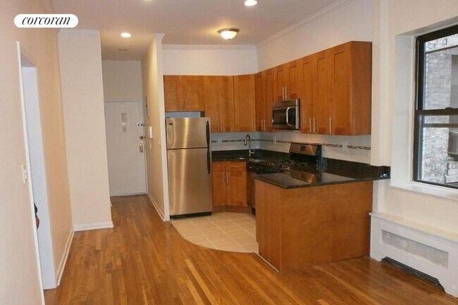 Primary Photo - 152 E 35th St