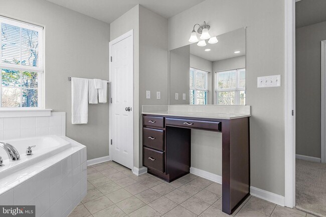 Building Photo - 243 Wavyleaf Dr