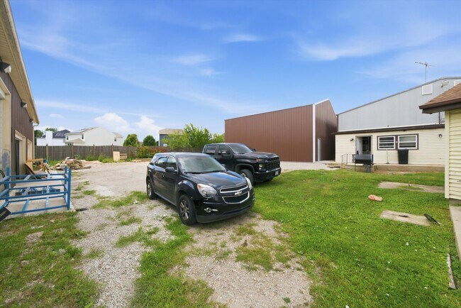 Building Photo - 24134 IL-53