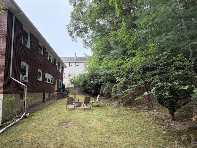 Building Photo - 61 Westchester Rd