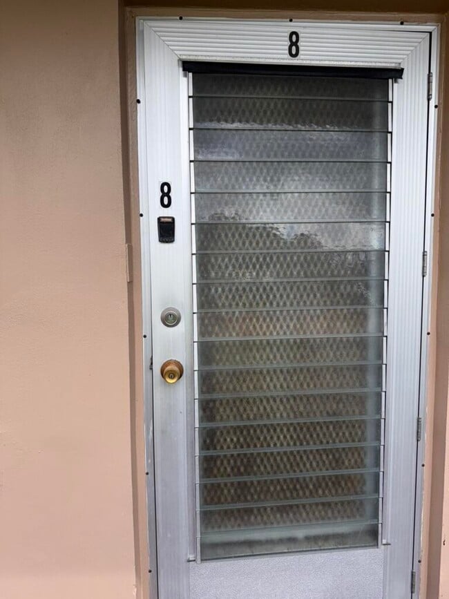 Building Photo - 8 Canterbury A