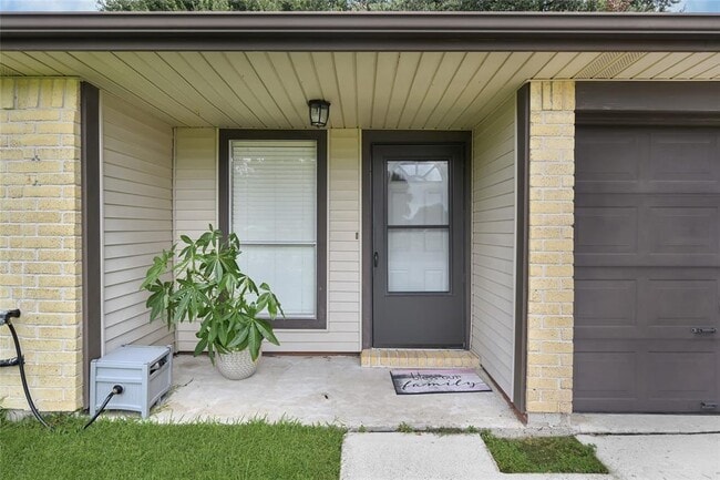 Building Photo - 10007 Oakmont Dr