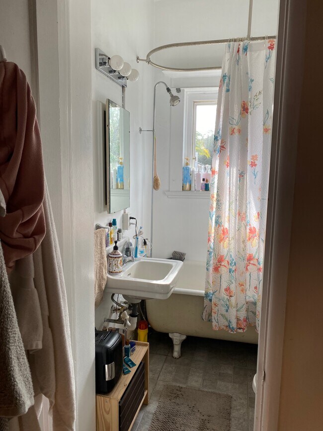 Bathroom - 2718 Dana St
