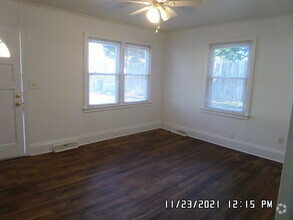Building Photo - 2124 Ravendale St
