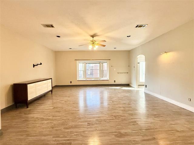 Building Photo - 2301 Mapleleaf Ln