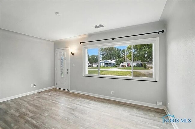 Building Photo - 533 W 8th St