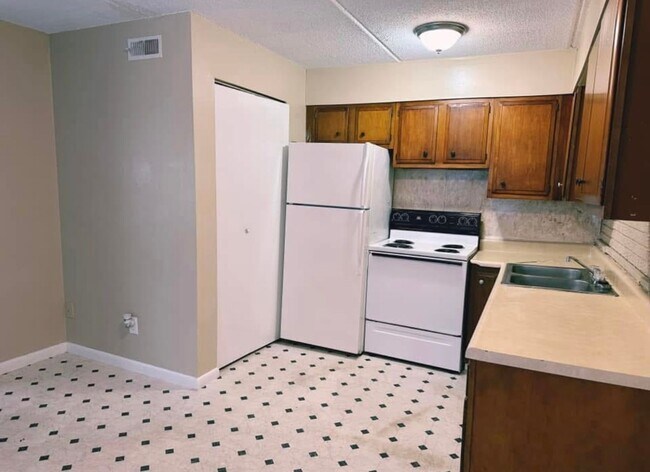 Interior Photo - Goldenbelt, JC