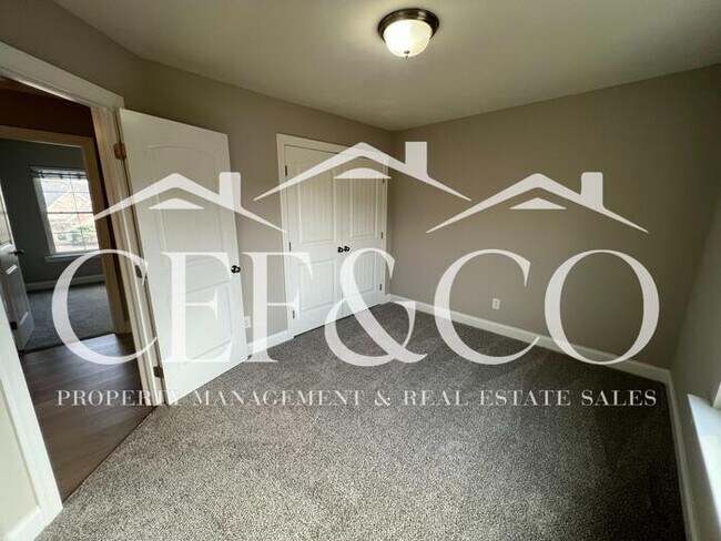 Building Photo - Spacious 3 bedroom 2.5 bedroom available in Moore!