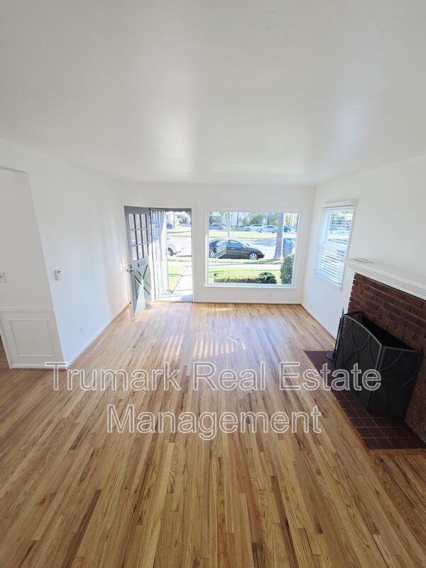 Building Photo - 649 W Glenoaks Blvd