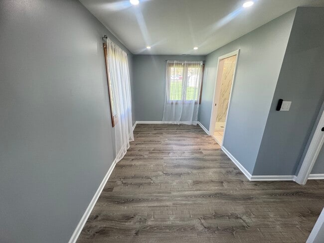 Building Photo - 1310 Somerset Ln