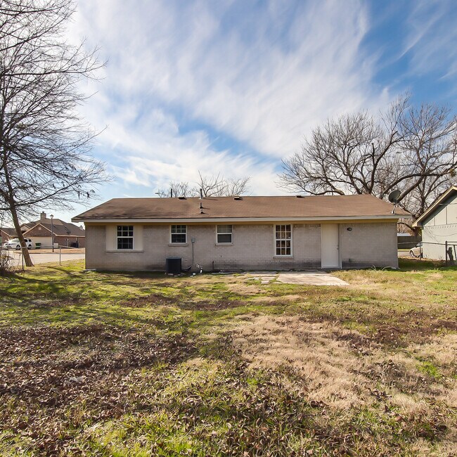 Building Photo - 3BR/1.0BA Single Family - Seagoville