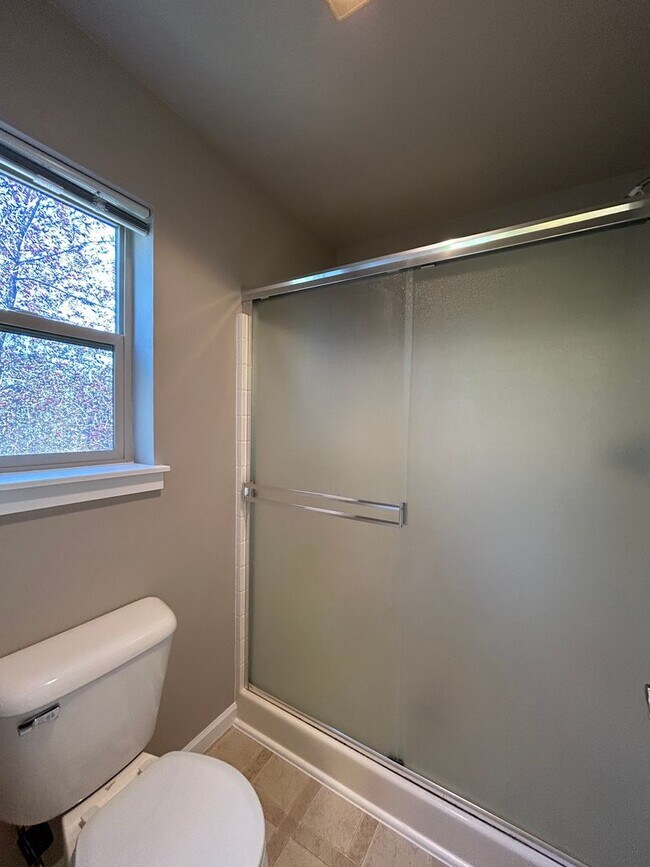 Building Photo - MOVE IN SPECIAL!   4 Bedroom / 2.5 Bathroo...