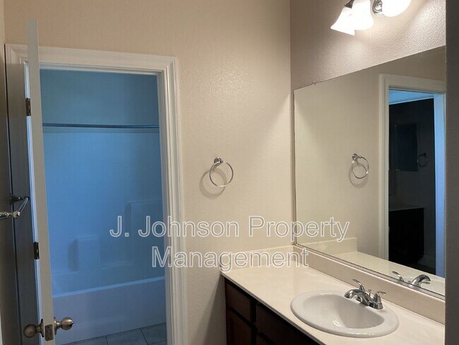 Building Photo - 644 Albany St