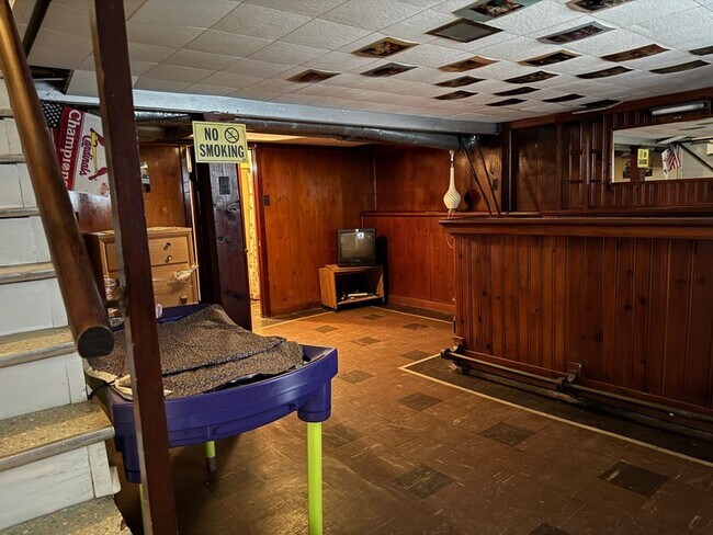 Building Photo - 5839 Hampton Ave