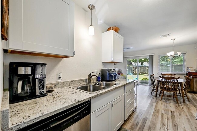 Building Photo - 9702 Oriole Dr