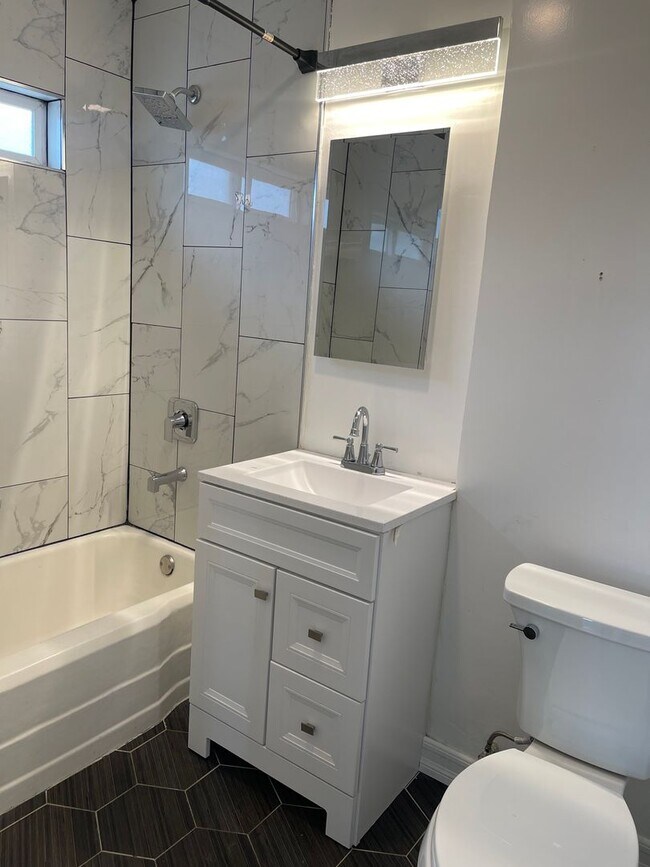 Building Photo - Updated 1 Bedroom 1 Bathroom apartment in San Diego