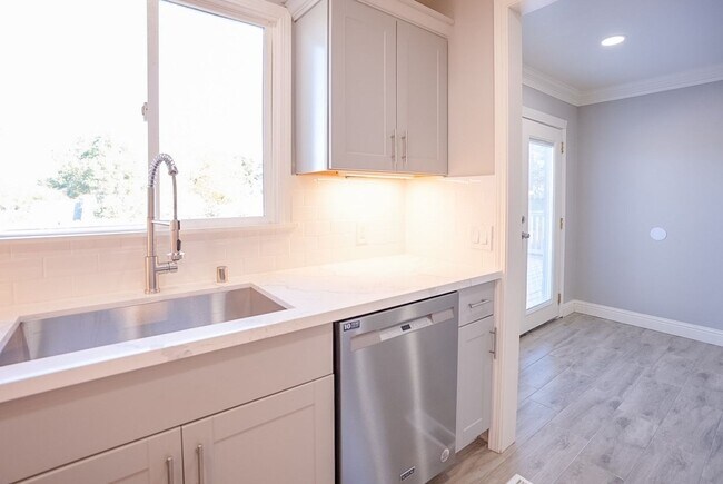 Building Photo - Charming Three Bedroom Westwood Napa Home