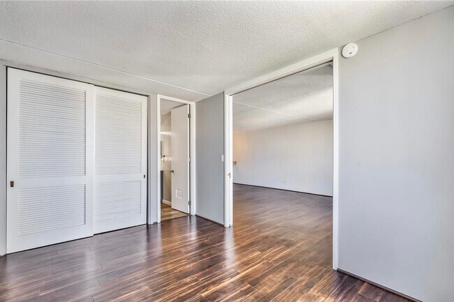 Building Photo - Great Location Awesome View and Amenities | 2-Bed 2-Bath 1-Parking