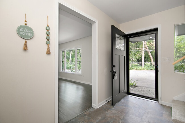 Building Photo - 22 Erin Ln