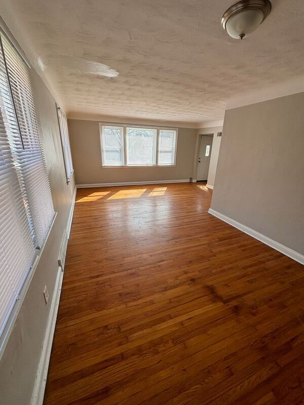 Building Photo - 6849 Roberts Ave