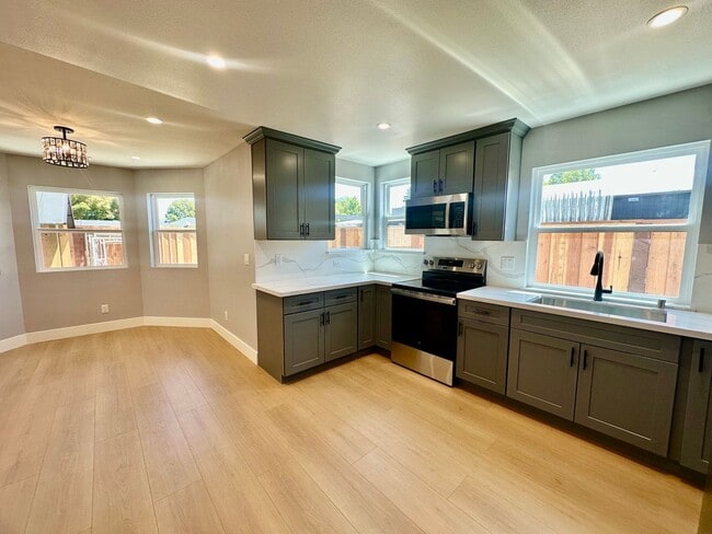 Building Photo - Beautiful, Brand New Sunnyvale Home -Walk ...