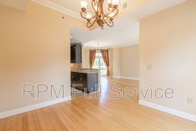 Building Photo - 110 31st Ave N