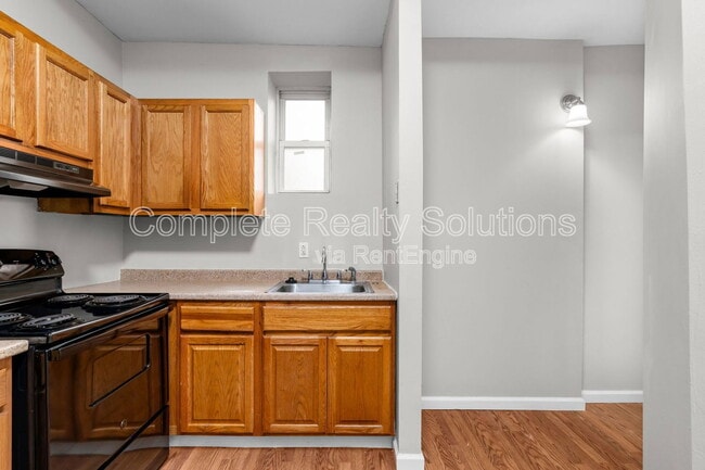 Building Photo - 3021 Iowa Ave