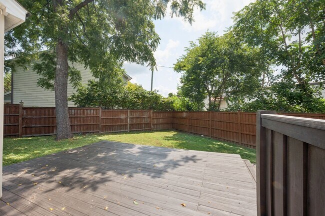 Building Photo - 2741 Rosedale Pl