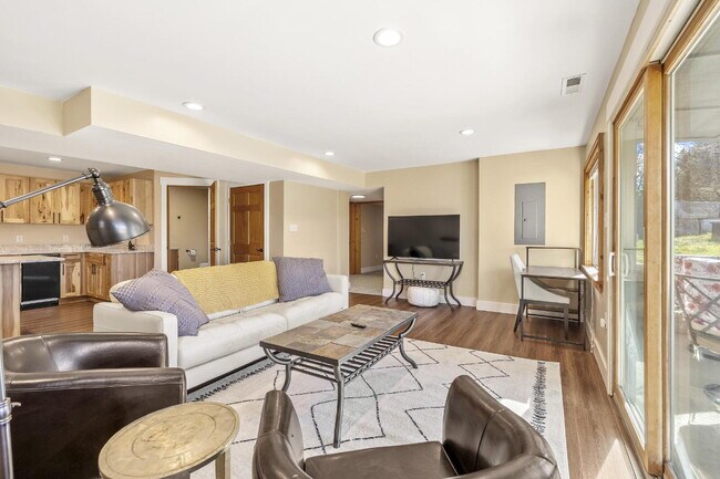 Building Photo - Hillside Hideaway in Historic Virginia Cit...