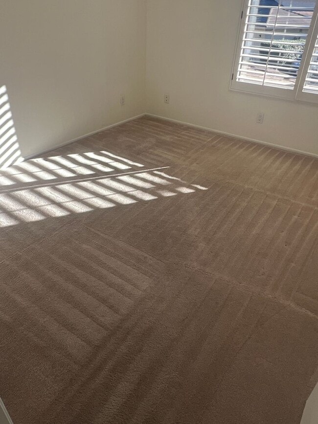 Building Photo - La Ventana Townhouse in Ventura