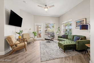 Building Photo - 945 E Playa Del Norte Dr