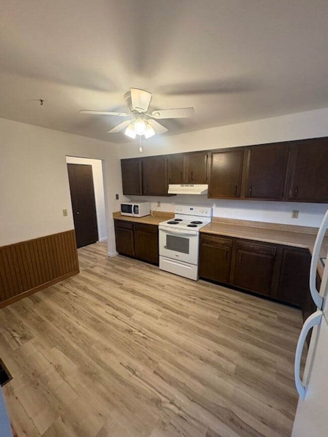 Building Photo - 737-737 E Gift Ave