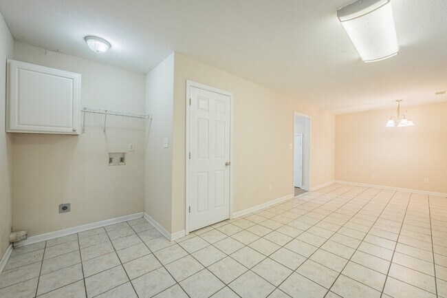 Building Photo - 38 Preston Ct