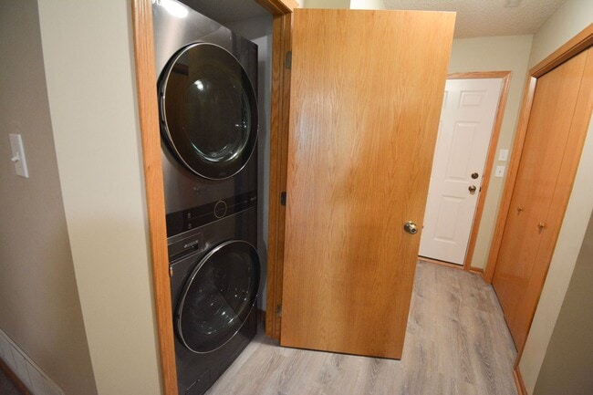 Building Photo - Cozy 2 Bed, 1.5 Bath Townhome in Stewartvi...