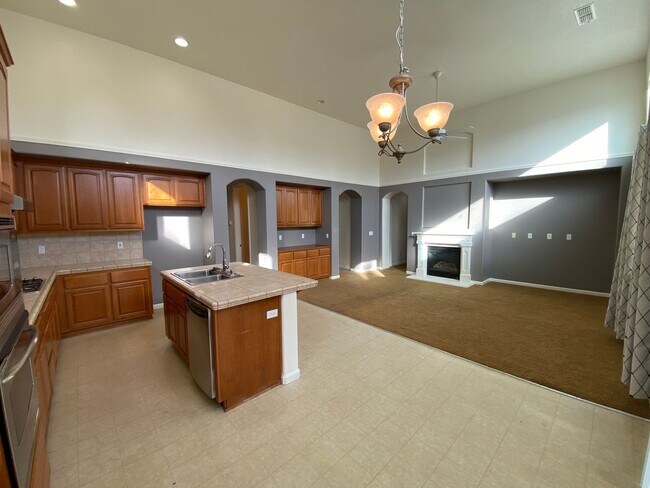 Building Photo - Elegant 2 story home in NW Visalia Coming ...
