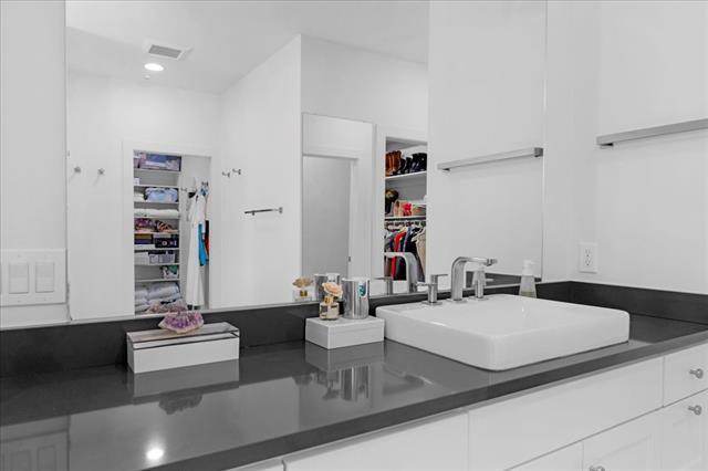 Building Photo - 4139 Normandy Ave