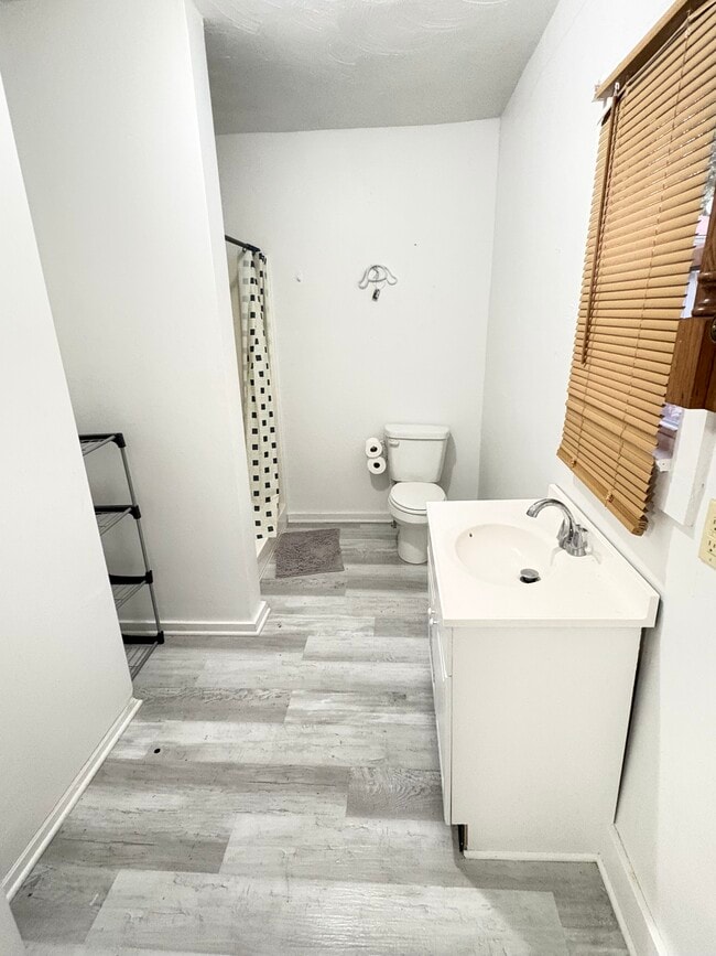 Building Photo - 631 Tecumseh St