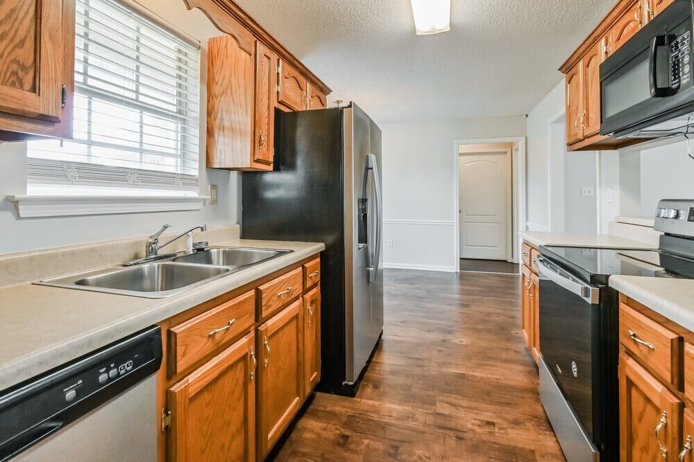 Building Photo - 7292 Crystal Dr