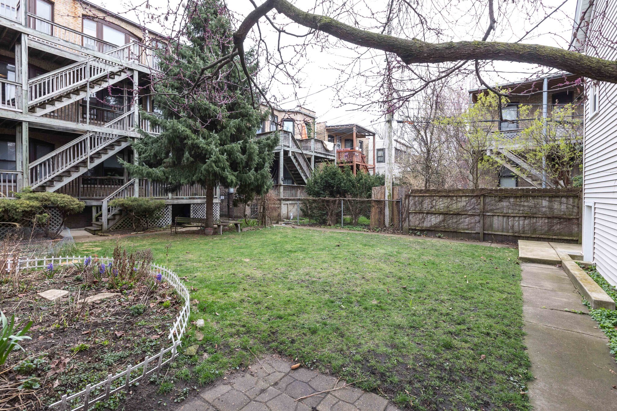 Building Photo - 4410 N Greenview Ave