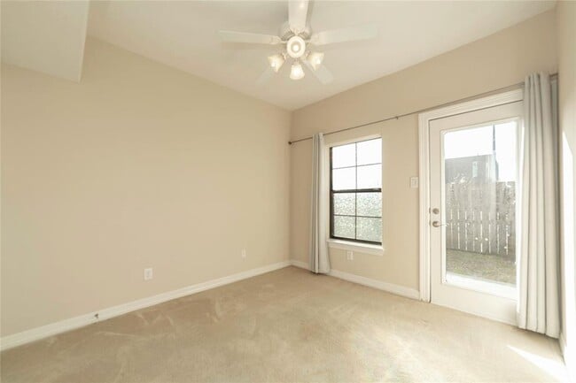 Building Photo - 10602 Clearview Villa Pl