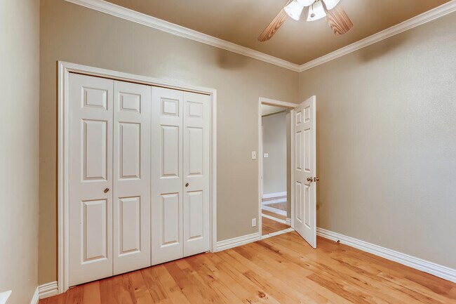 Building Photo - 2113 Thrasher Ln