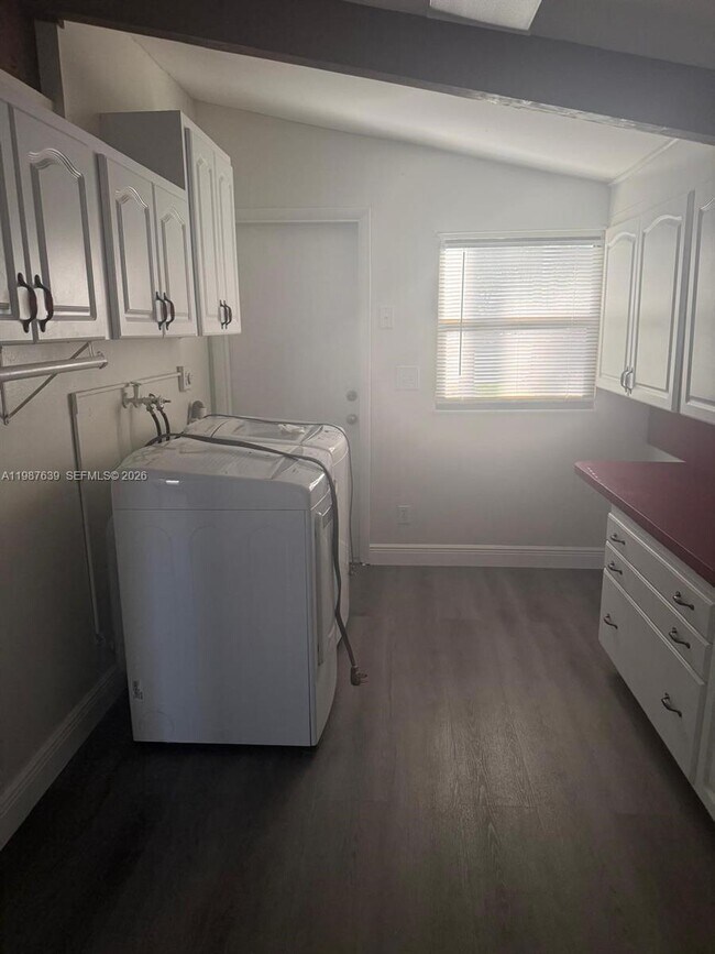 Building Photo - 516 Briarwood Cir