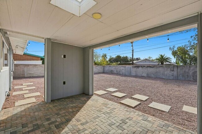 Building Photo - Spacious 3-Bed, 2-Bath East Tucson Home with Large Yard & Open Layout