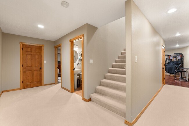 Building Photo - Rio Rancho Gem - Stunning 4-Bedroom Home –...