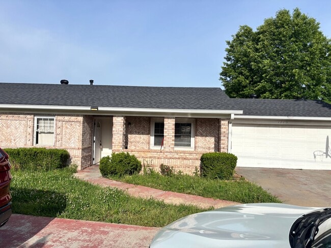 Building Photo - 1710 Monte NE Rd