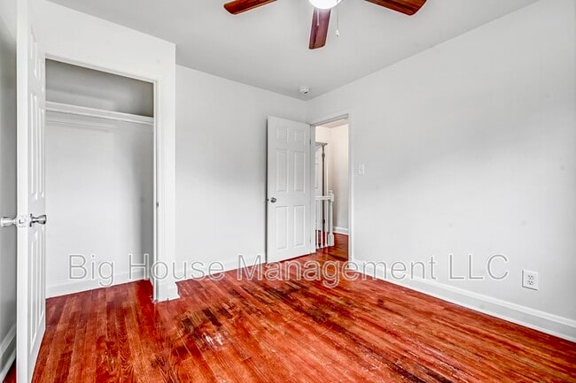 Building Photo - 1302 Hillsway Ct