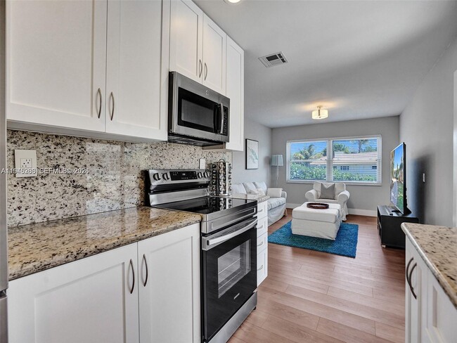 Building Photo - 620 W Palmetto Park Rd