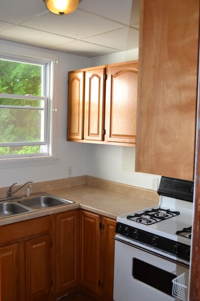 Building Photo - 2115 Hollister Ave