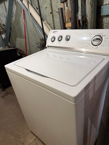 Laundry - 3314 N Sacramento Ave